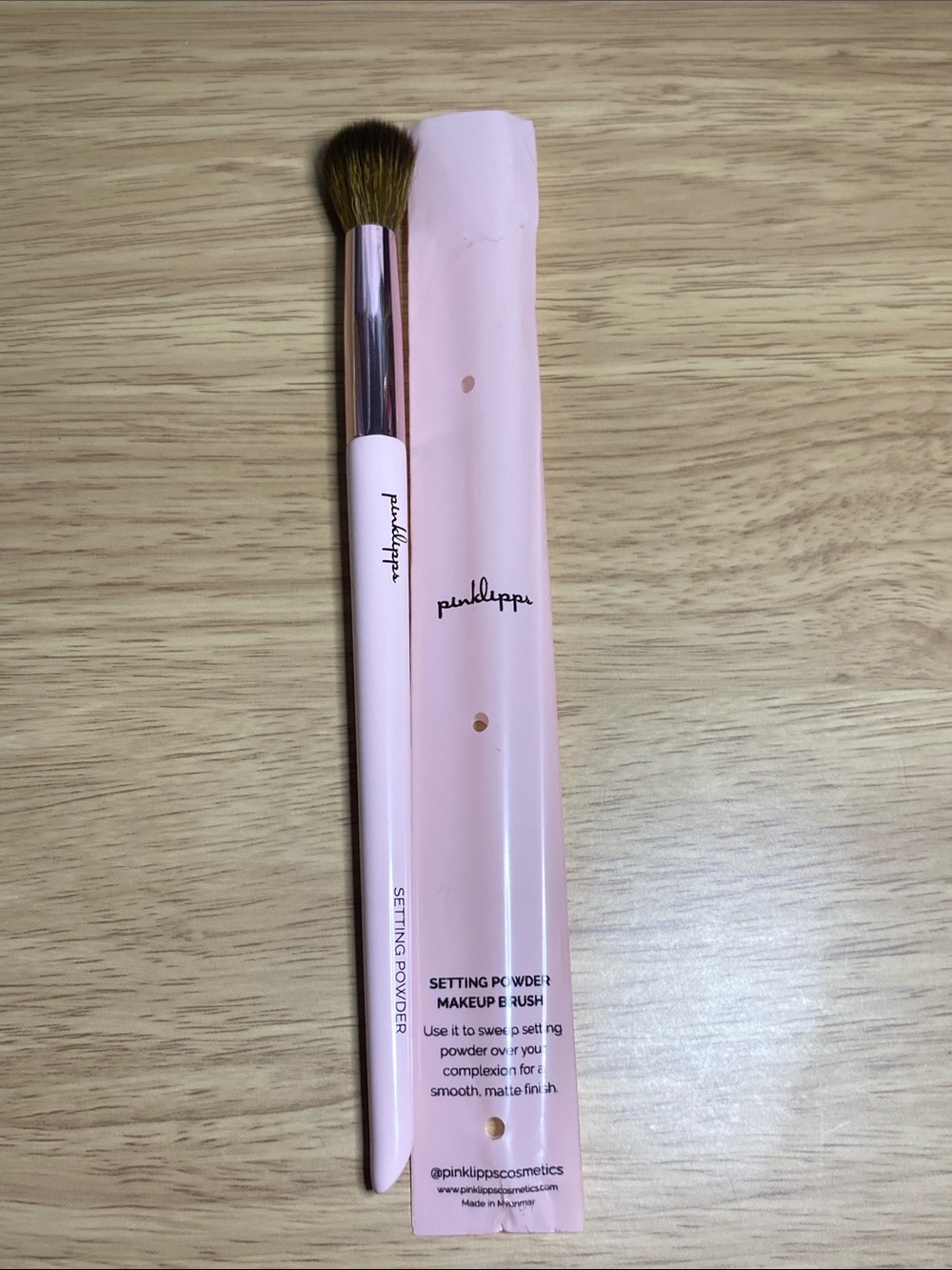 Pinklips Setting Powder Brush - Pink Powder Brush for Flawless Finish - Picture 3 of 4